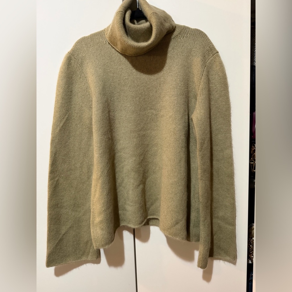 TSE Sage Green 4 ply cashmere Turtleneck Sweater- made in Italy size M/L